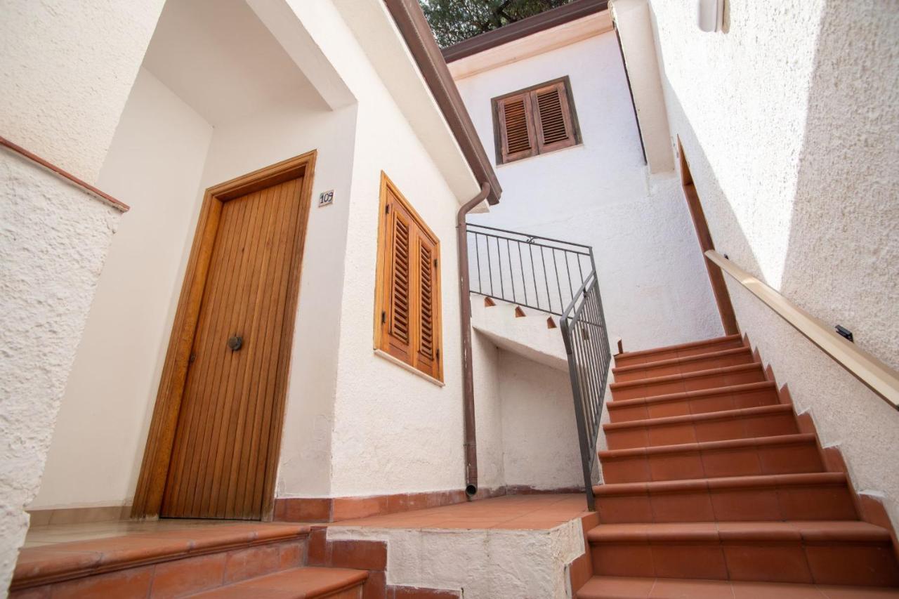 Capo dʼOrlando Testa Di Monaco - Basic Beach Accommodations מראה חיצוני תמונה