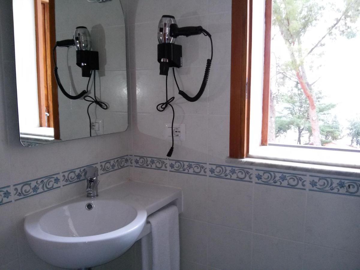 Capo dʼOrlando Testa Di Monaco - Basic Beach Accommodations מראה חיצוני תמונה