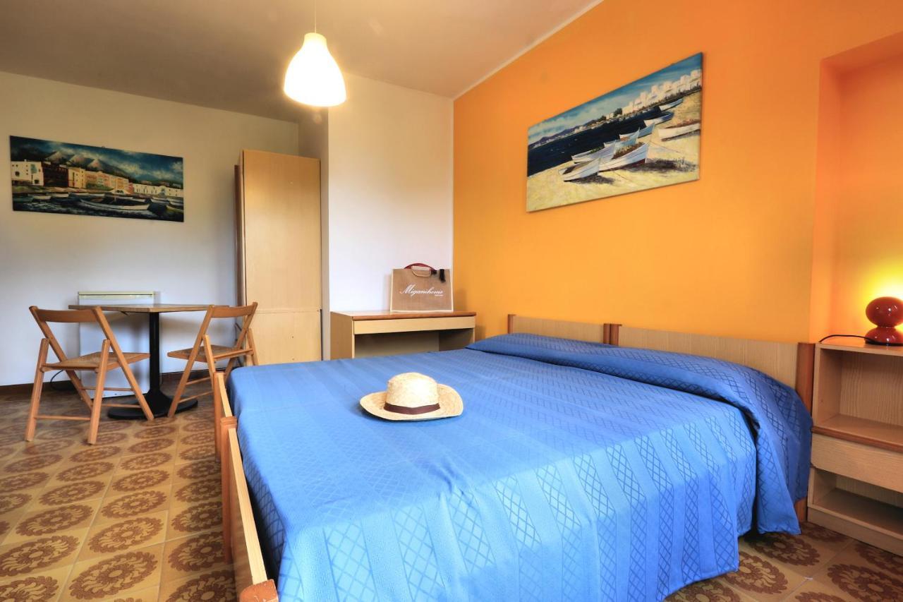Capo dʼOrlando Testa Di Monaco - Basic Beach Accommodations מראה חיצוני תמונה