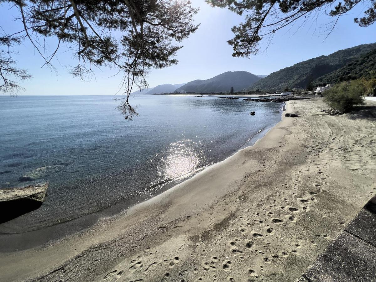 Capo dʼOrlando Testa Di Monaco - Basic Beach Accommodations מראה חיצוני תמונה