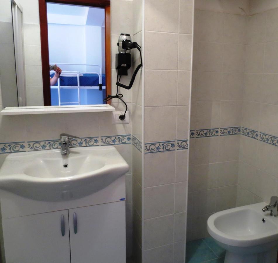 Capo dʼOrlando Testa Di Monaco - Basic Beach Accommodations מראה חיצוני תמונה